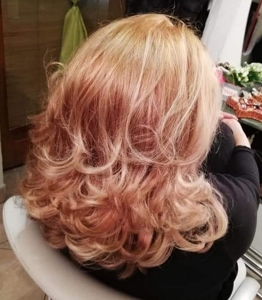 Hajlak Adrienne fodrászat Szentendre színvarázs haj